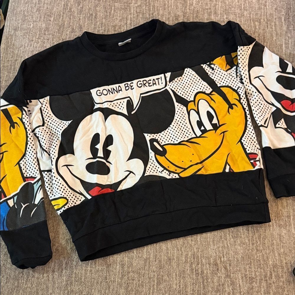 Vintage Disney Black and Yellow Crew Neck Sweater